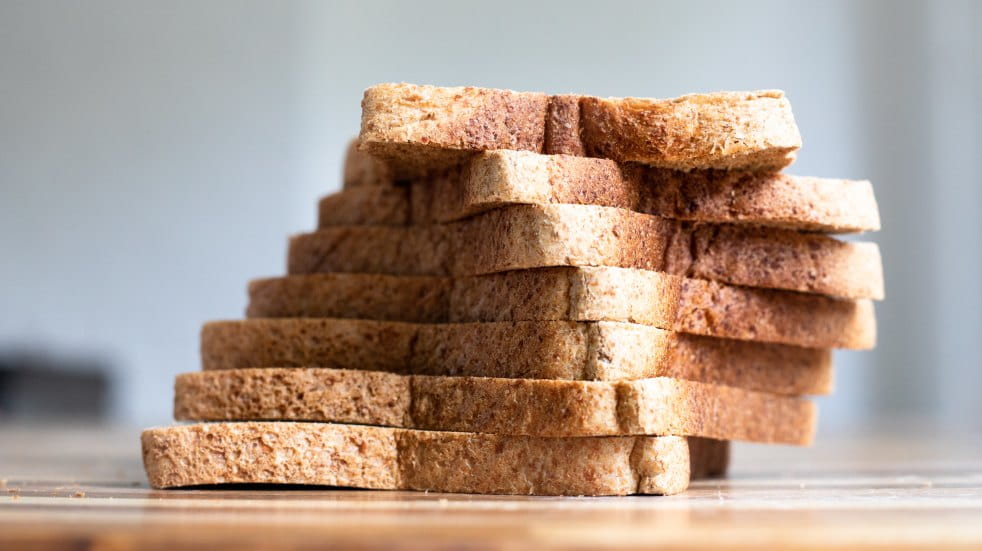 pile of sliced bread